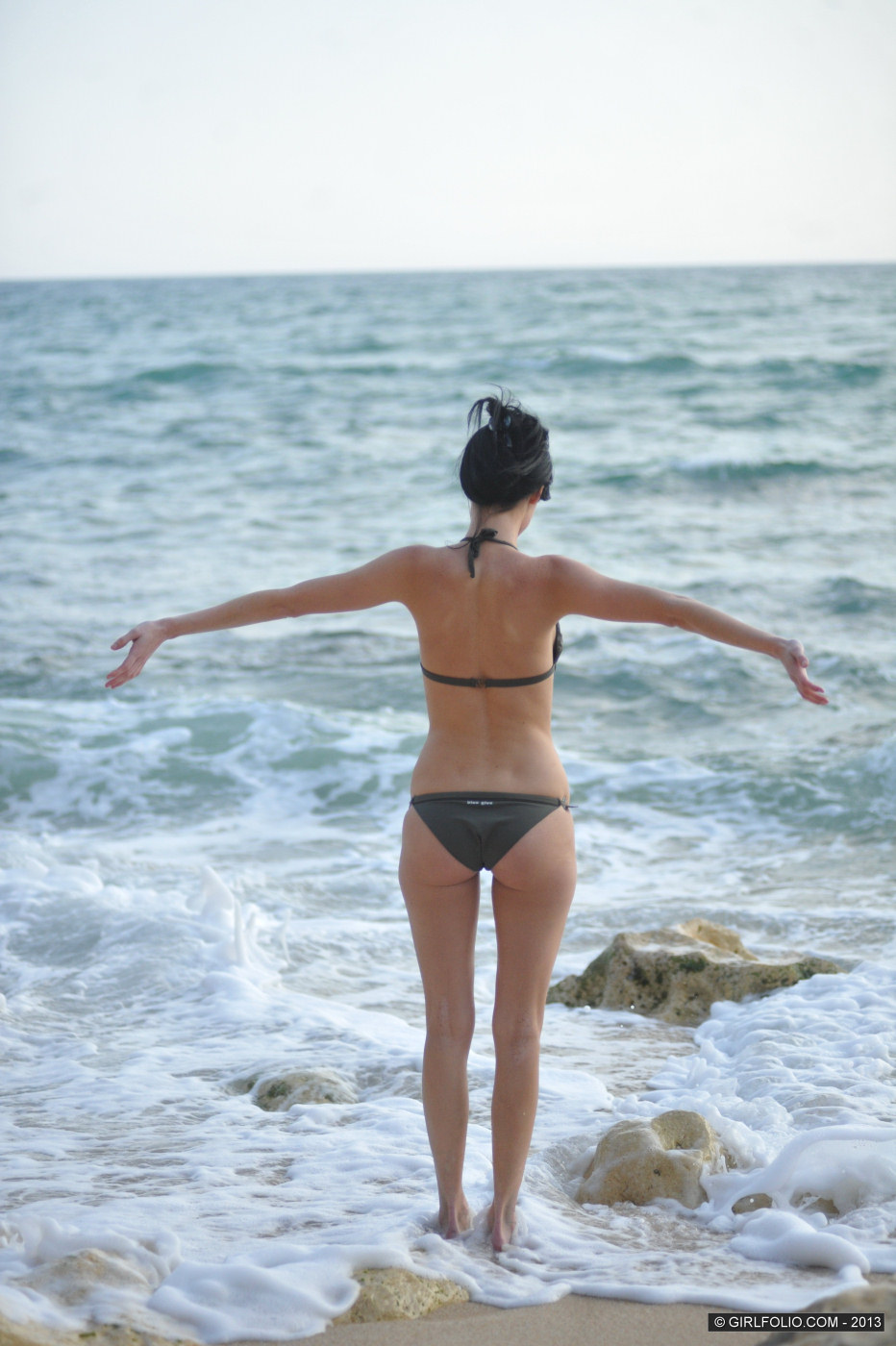 Eileen - brunette milf in bikini on the beach - 57-gf-eileen-5-063 from Girl Folio